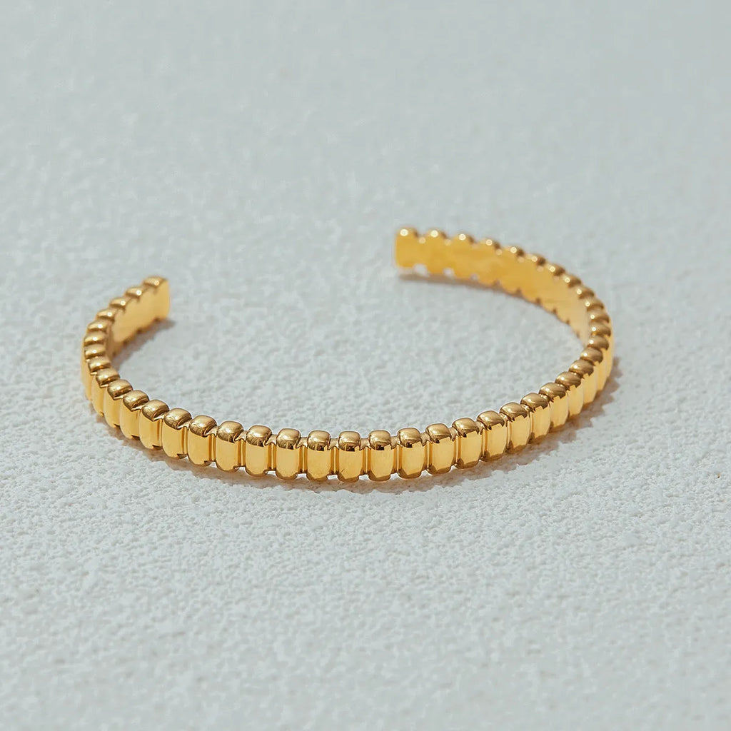 Stainless steel bracelet for women European and American style electroplated finish