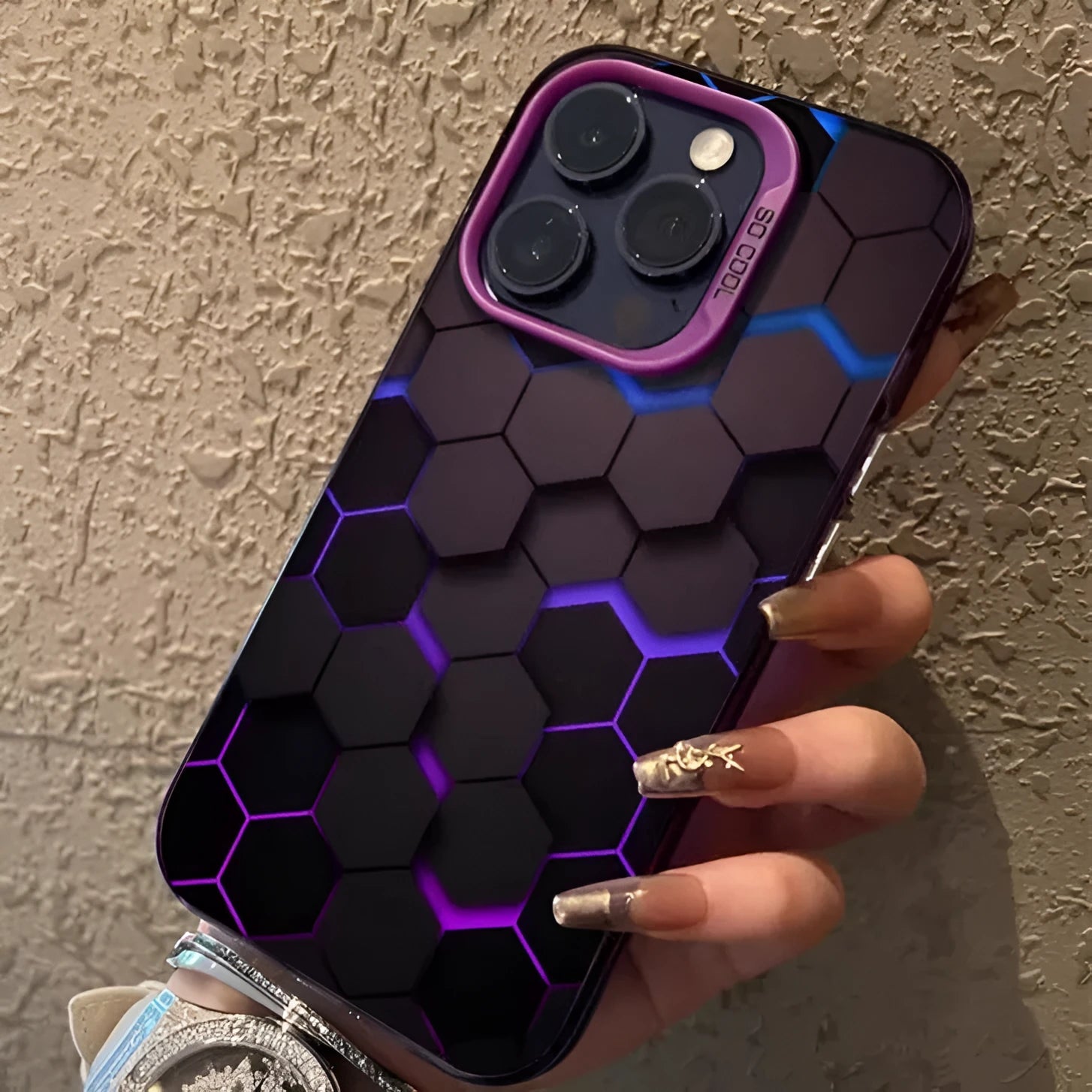 Frosted Chinese-style protective phone case for Apple iPhones with honeycomb pattern