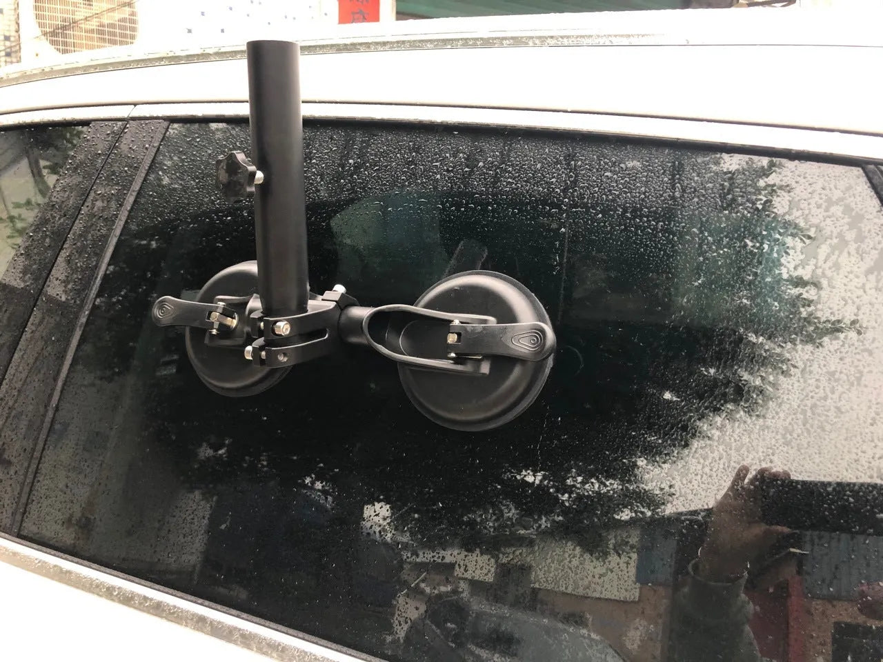 Black off-road car sucker base with round suction cup for vehicle flag mounting