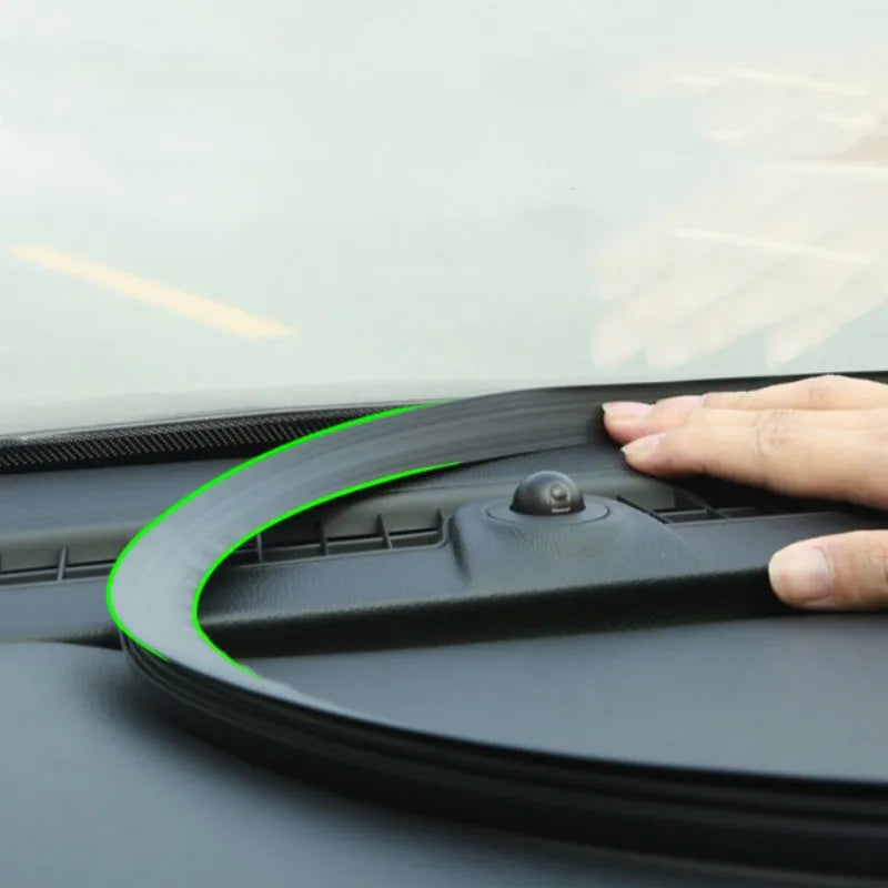 Outlander dashboard silicone seal strip showing 1.6m length with six card slots