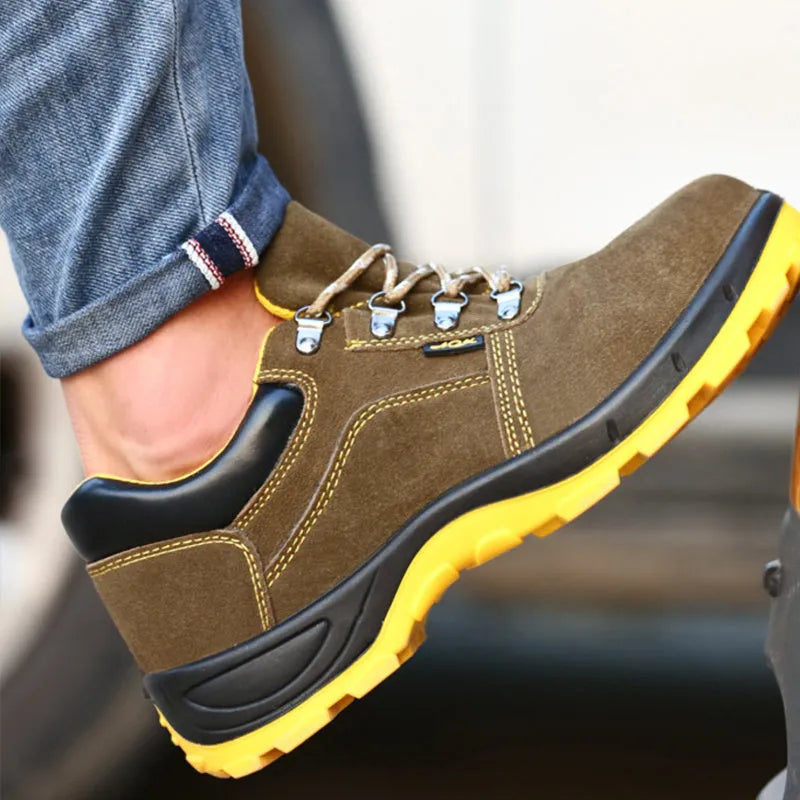 Men's steel toe safety shoes in cow suede with leather solid bottom and non-slip sole
