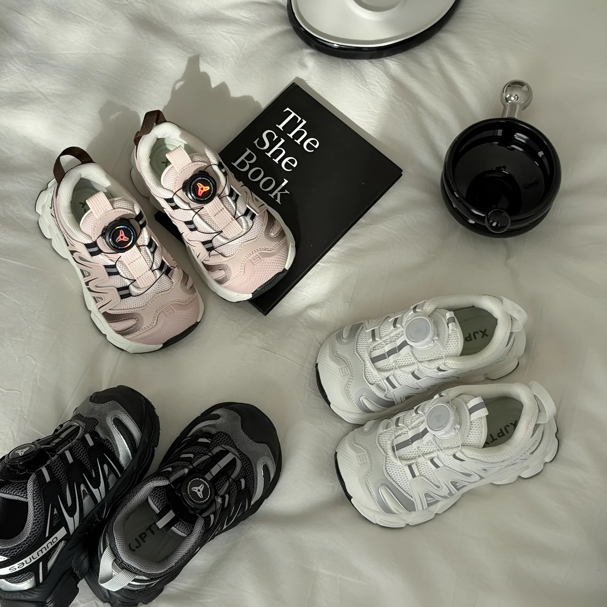 Girls' casual slip-on shoes with breathable mesh upper in solid colours