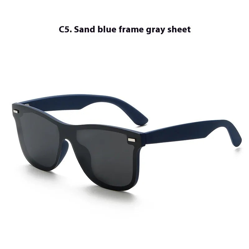 Polarised sun-resistant sunglasses with sand black frame and gray lenses for driving and outdoor use