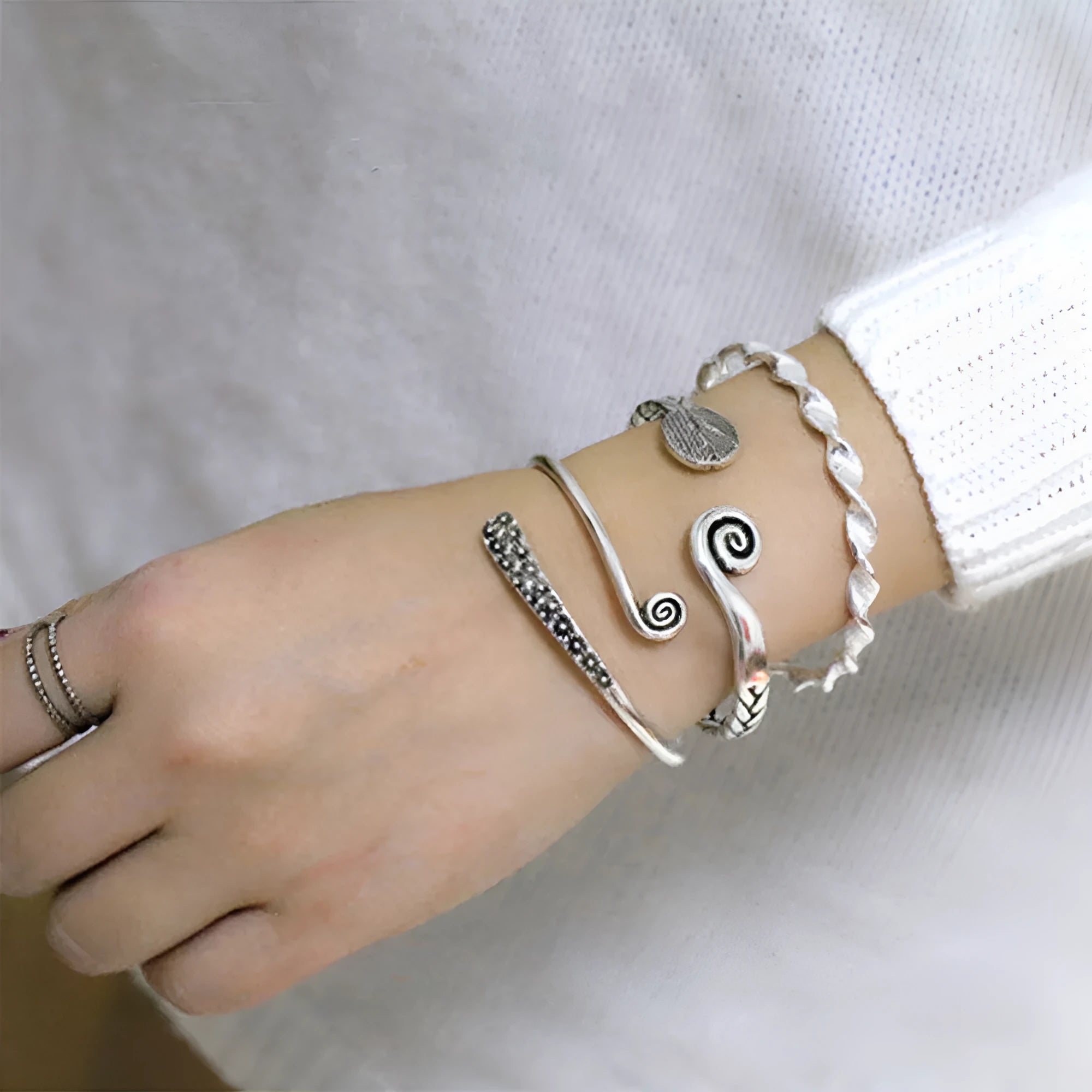 Women's retro Chinese style 925 silver opening bracelet with fish motif, electroplated copper, multiple colours