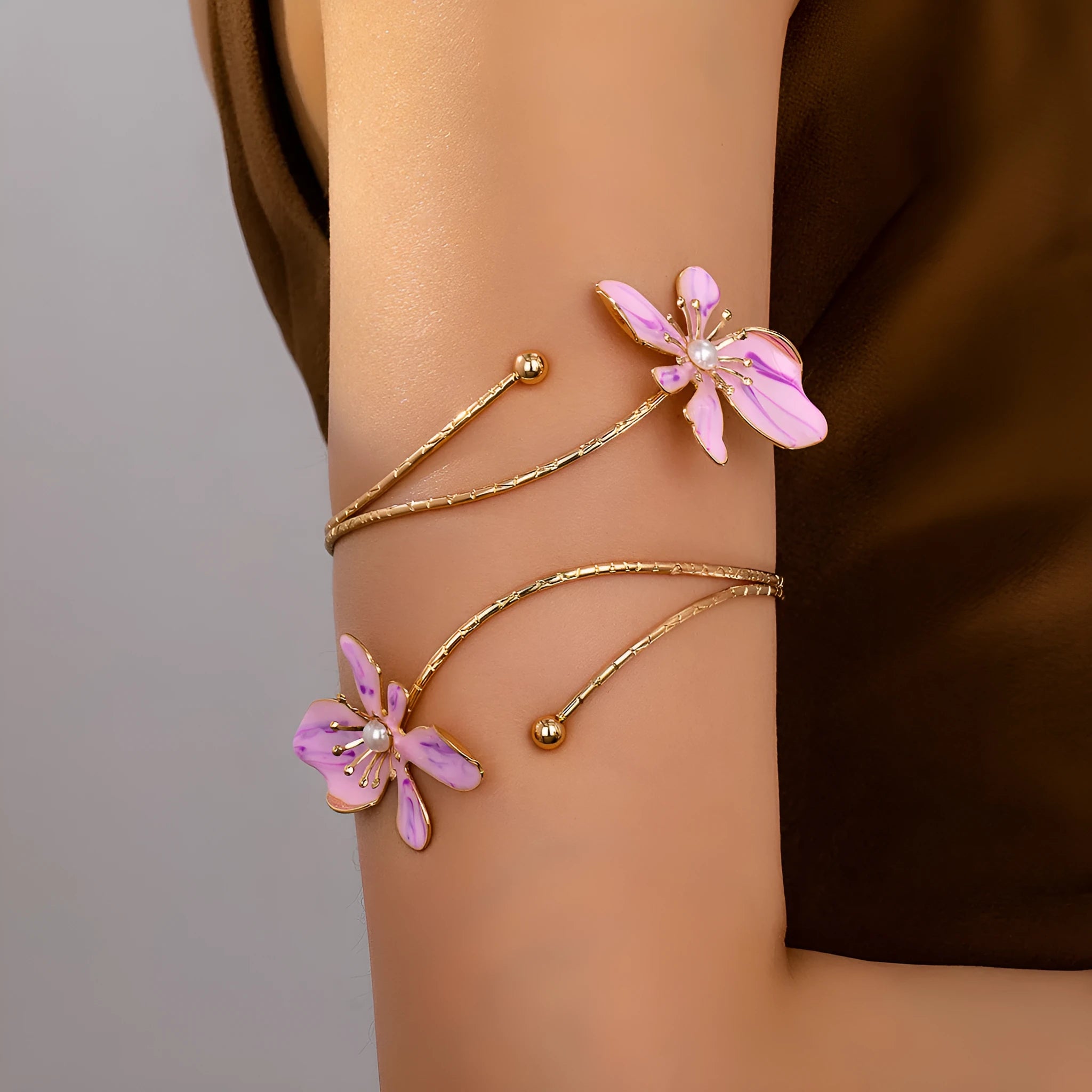 Pink alloy armband with hollow line pattern, decorative fashion bracelet
