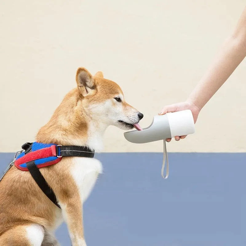Moestar Rocket pet drinking cup in white gray with splash-proof water outlet and one-button lock