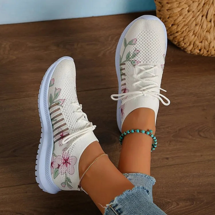 Women's breathable mesh flyknit running shoes, milky white, flat heel, round toe, rubber sole