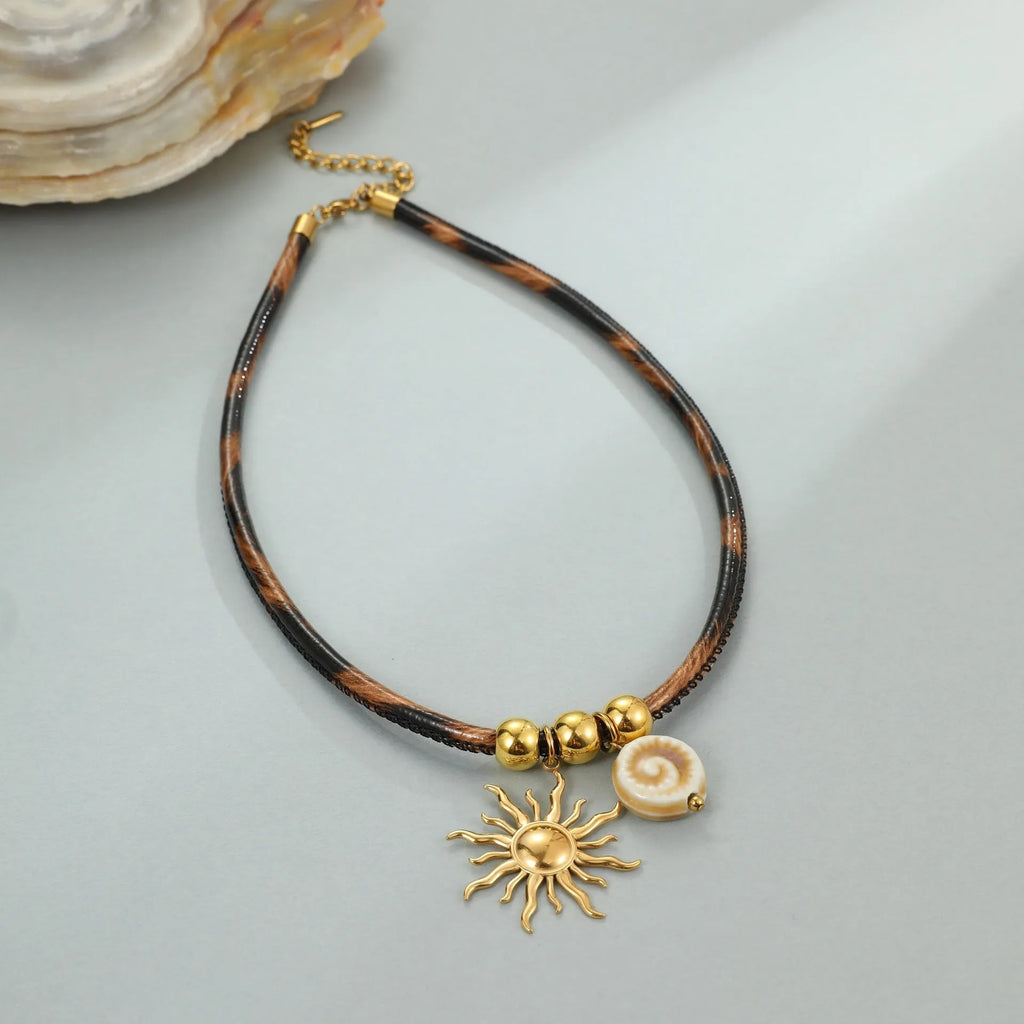 Women's stainless steel necklace with geometric leopard pendant on adjustable chain