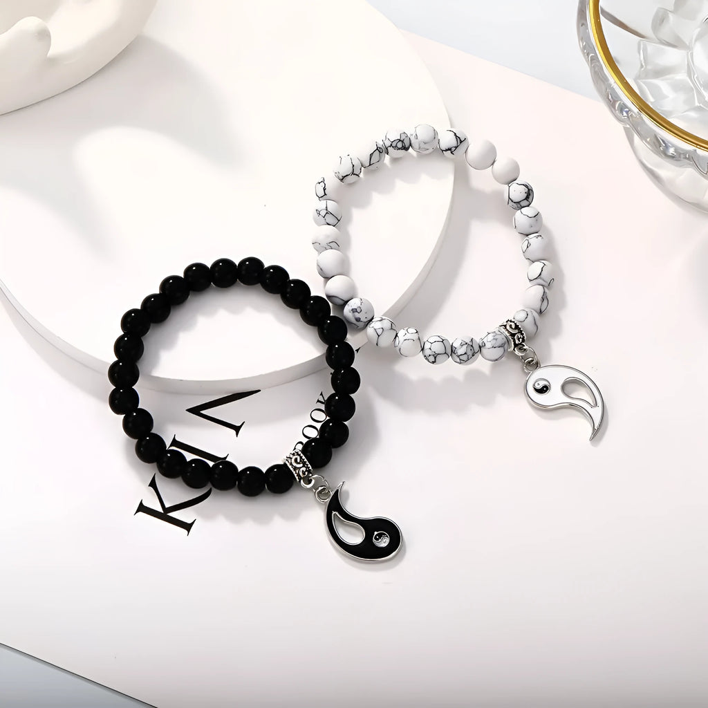 Geometric eight-diagram alloy bracelet with electroplated finish in silver tone