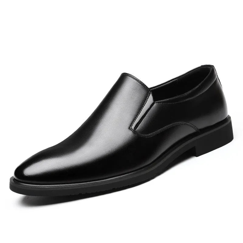 Men's business casual low top slip-on shoes in black with renewable leather upper and rubber sole
