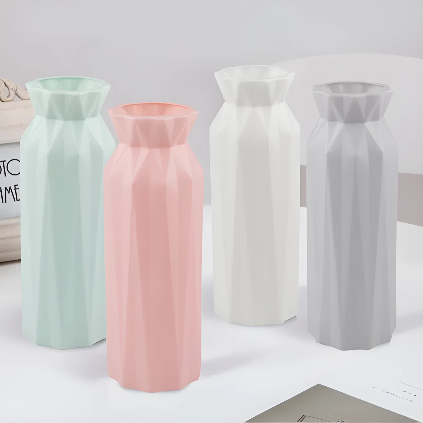 Melamine plastic vase in green colour with 7.2cm base diameter for floral arrangements