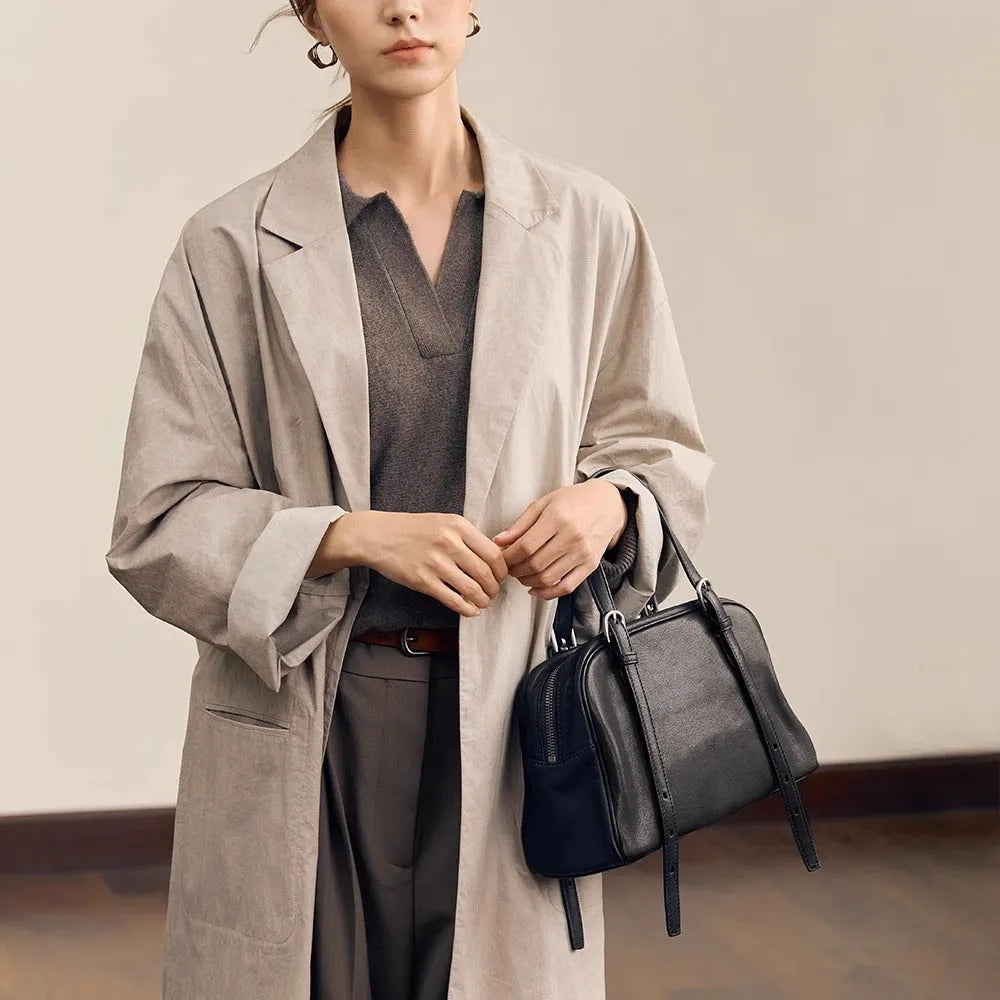 Women's genuine leather retro shoulder bag in horizontal square shape with double strap.