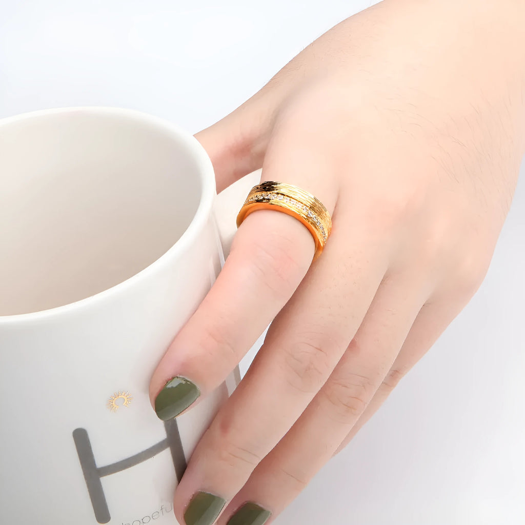 Gold-coloured geometric zircon ring for women with angular design on copper base metal