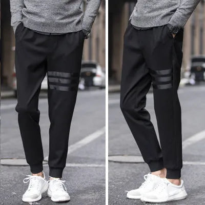 Men's casual slim sweatpants in black with elastic waistband and drawstring, side pockets, tapered leg, polyester fibre fabric