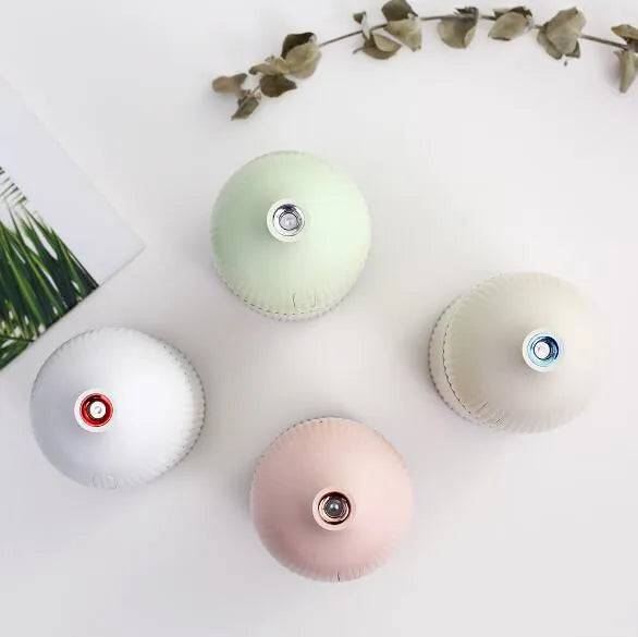 White ultrasonic essential oil diffuser and humidifier with LED light, 300ml capacity, USB cable