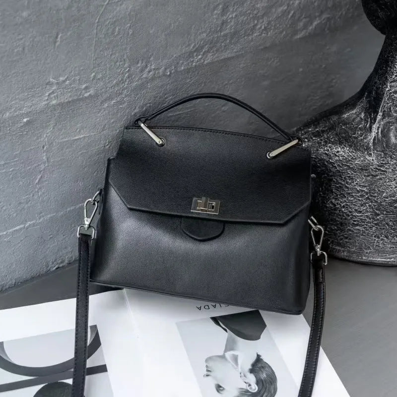 Genuine leather vegetable tanning messenger bag horizontal square shape with lock detail 26x20x11.5cm