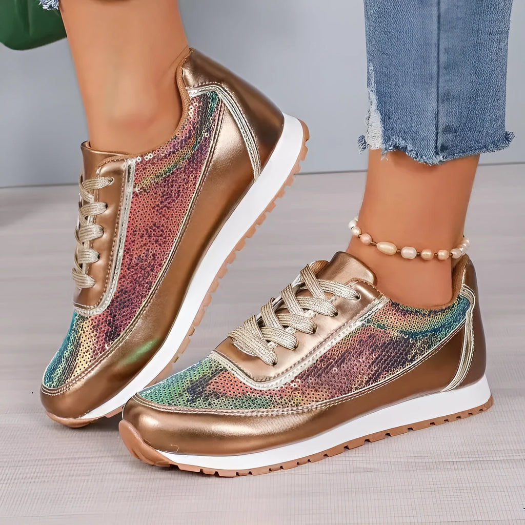 Women's thick-soled casual PU leather sneaker in solid colour, square toe, available in black