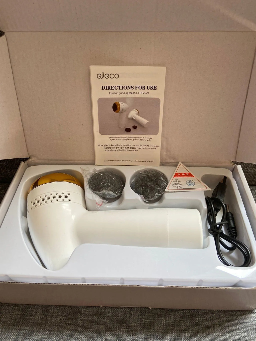 Electric vacuum foot grinder with quartz grinding head in gold finish