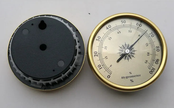 Analogue thermometer and hygrometer with aluminium ring and dial showing temperature and humidity readings