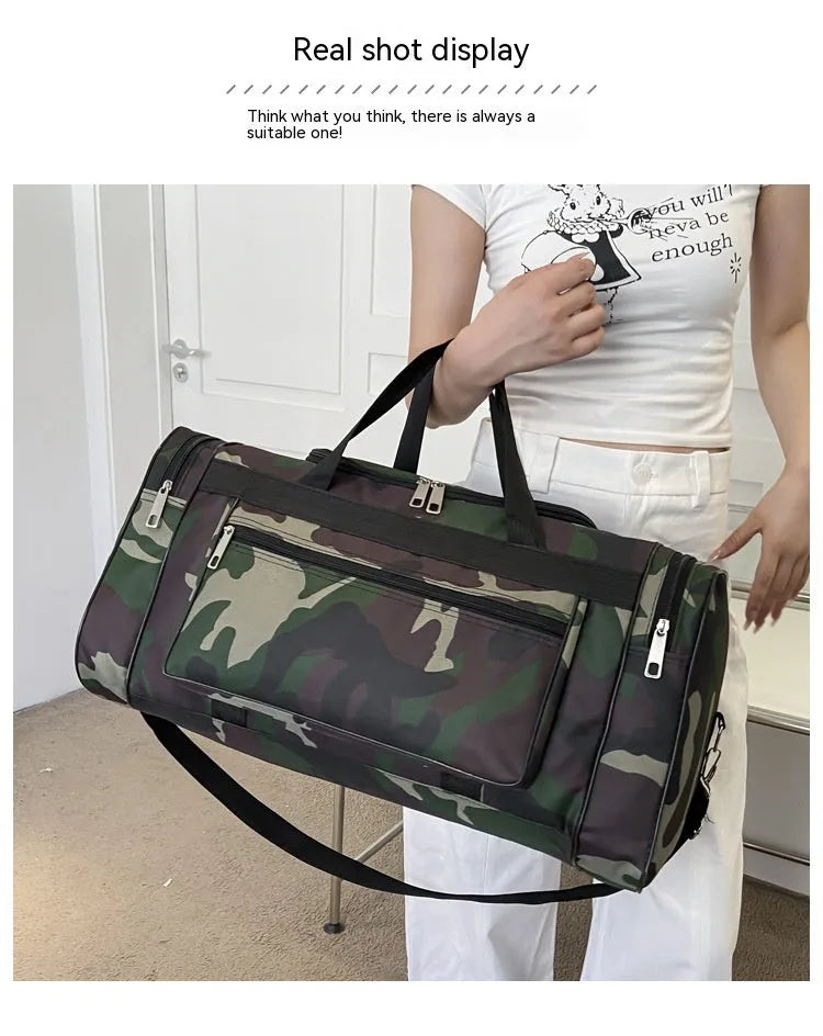 Camouflage pattern luggage bag with waterproof fabric and 20-litre capacity