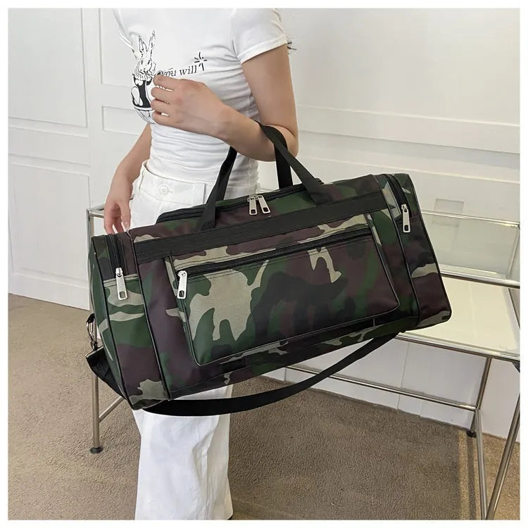 Camouflage pattern luggage bag with waterproof fabric and 20-litre capacity