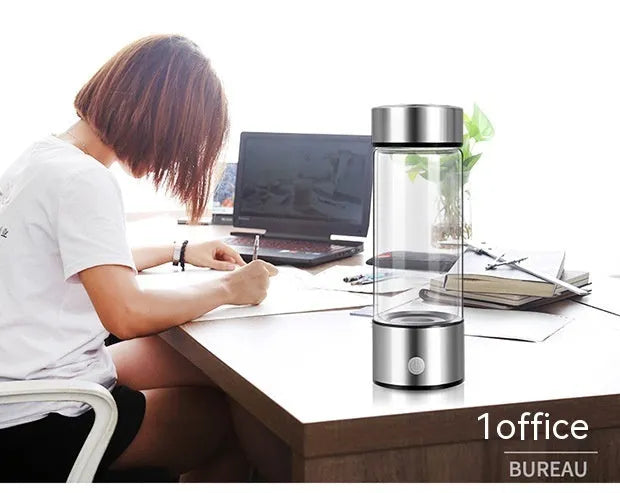 Hydrogen water bottle in silver with electric base, borosilicate glass body, 21.5cm tall, 401-500ml capacity