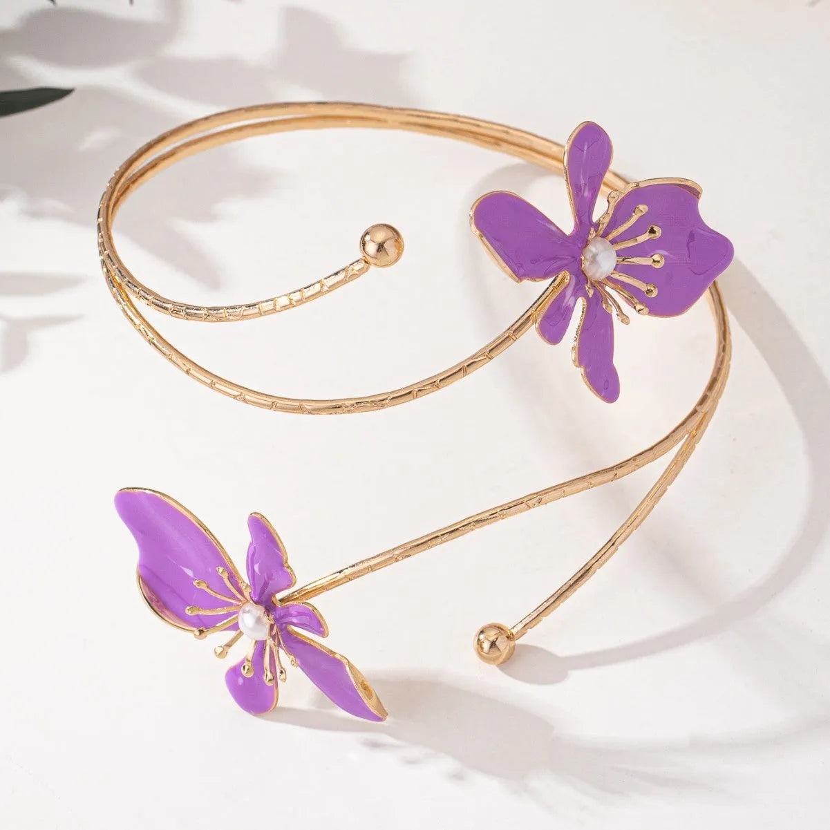 Pink alloy armband with hollow line pattern, decorative fashion bracelet