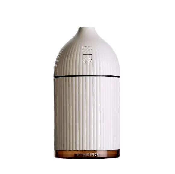 White ultrasonic essential oil diffuser and humidifier with LED light, 300ml capacity, USB cable