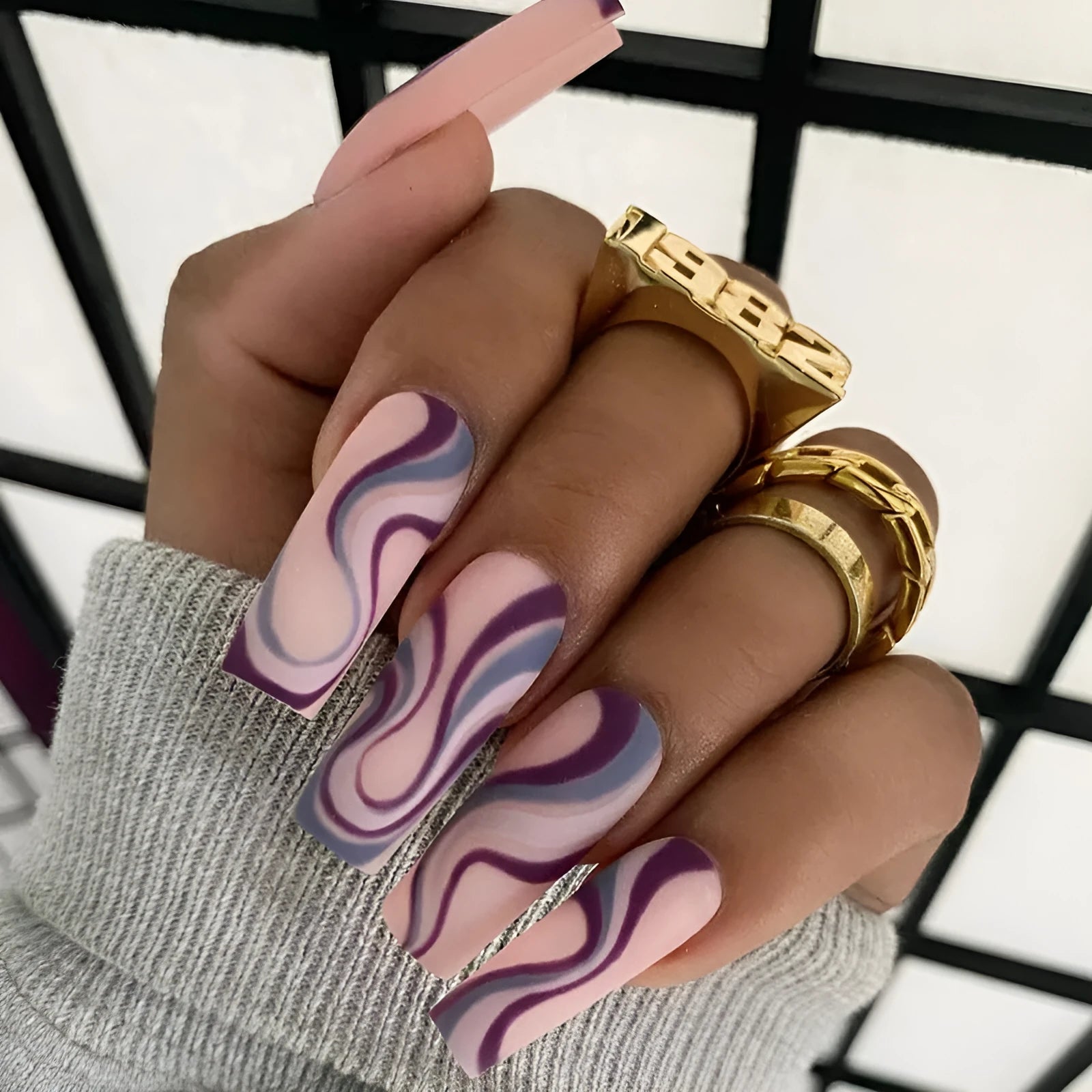 Ballet Wave Line detachable nail stickers in wave line pattern with jelly glue on a white background