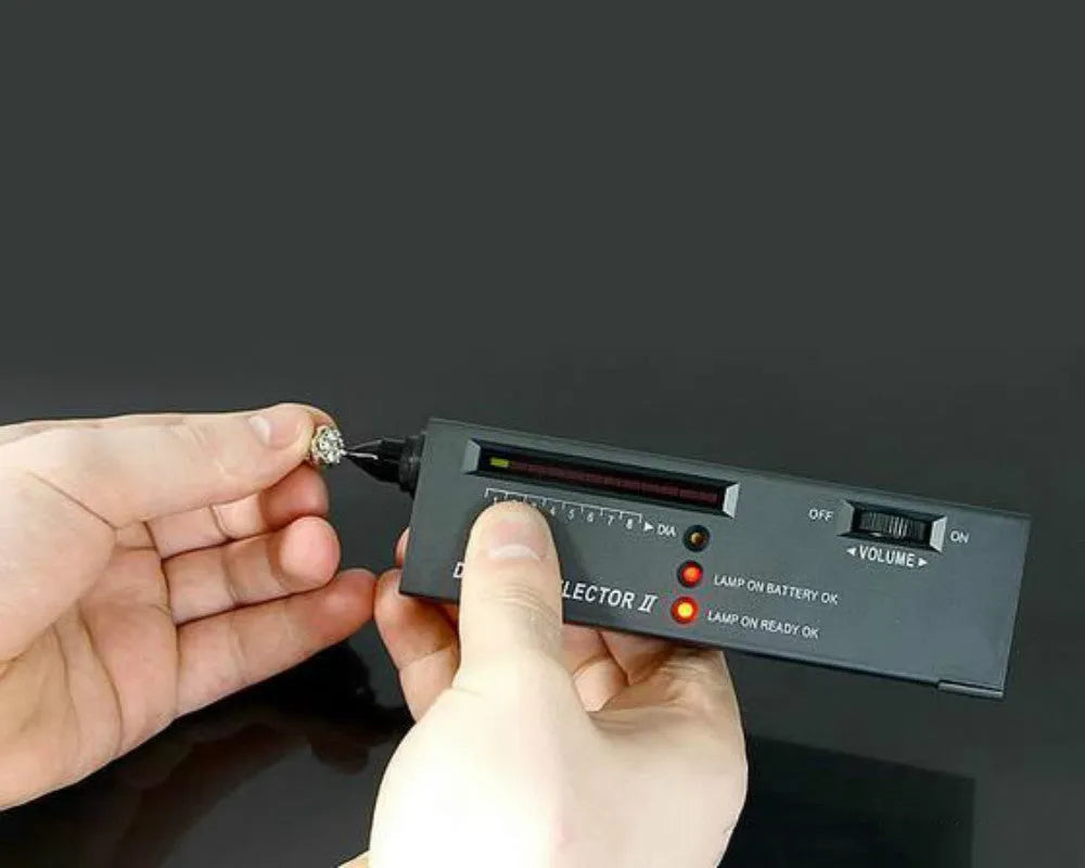 Black diamond thermal conductivity tester with metal probe for portable gem identification