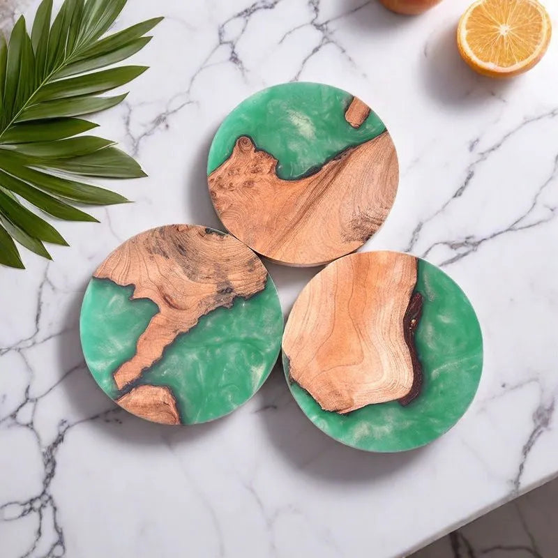 Round and square wooden resin coasters in green and black for heat insulation.