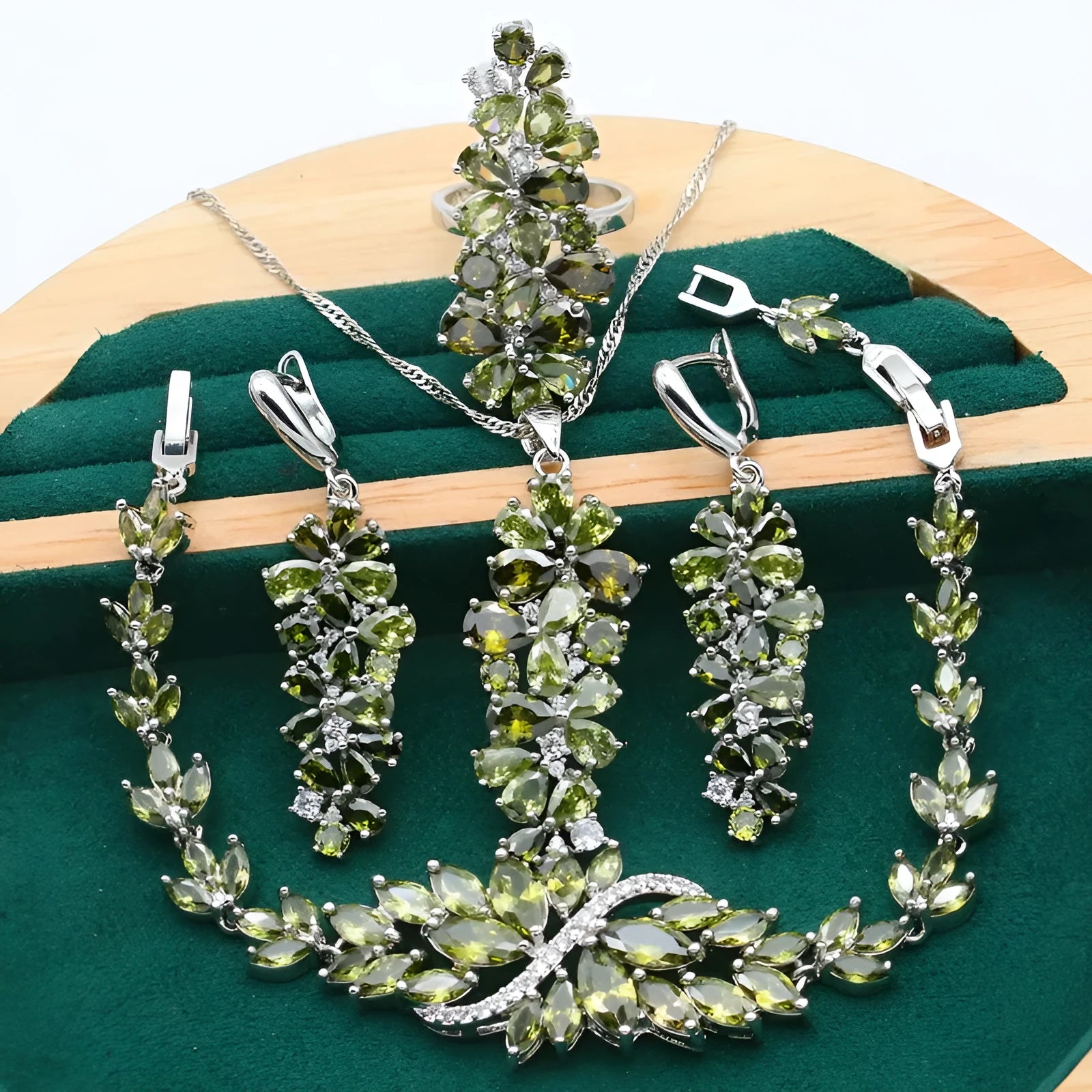 Retro floral jewellery set with necklace, bracelet, earrings, and ring in alloy with copper zircon details.