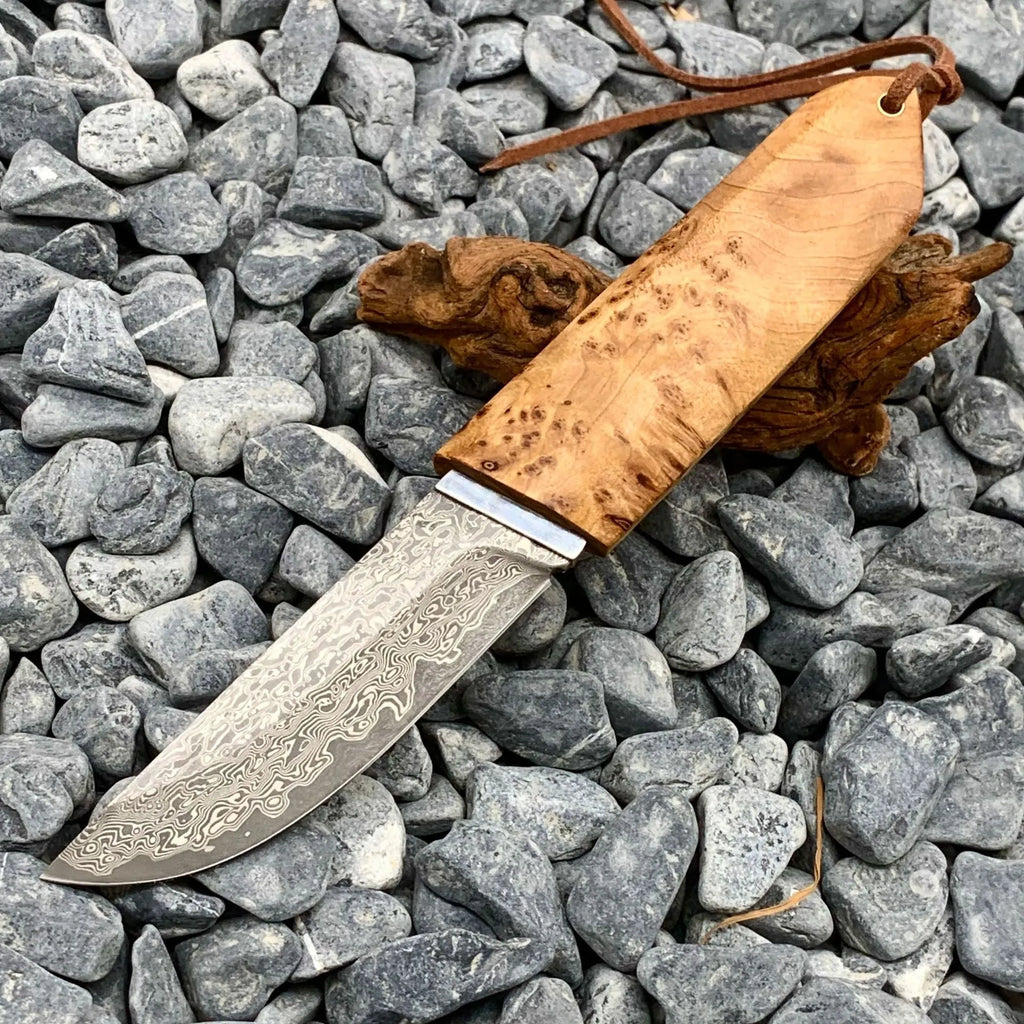 Outdoor camping forged Damascus pattern steel short knife with VG10 blade and Thuja wood handle, 18cm full length