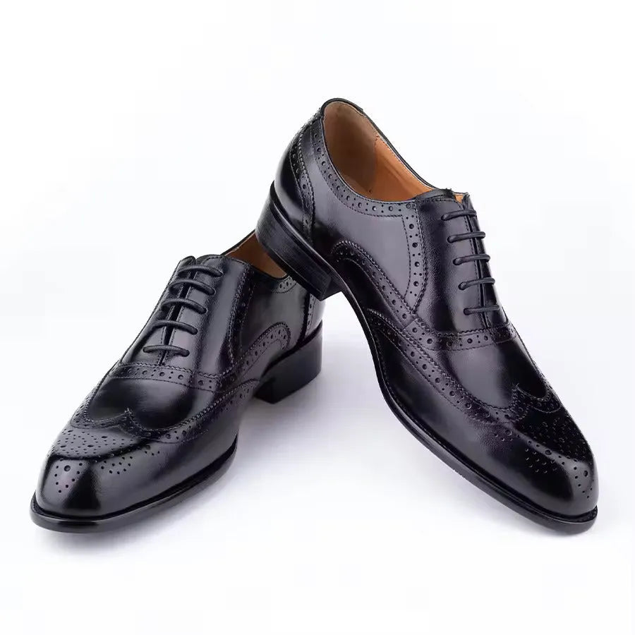 Men's hand carved cowhide Oxford shoes in black with pointed toe and low top design