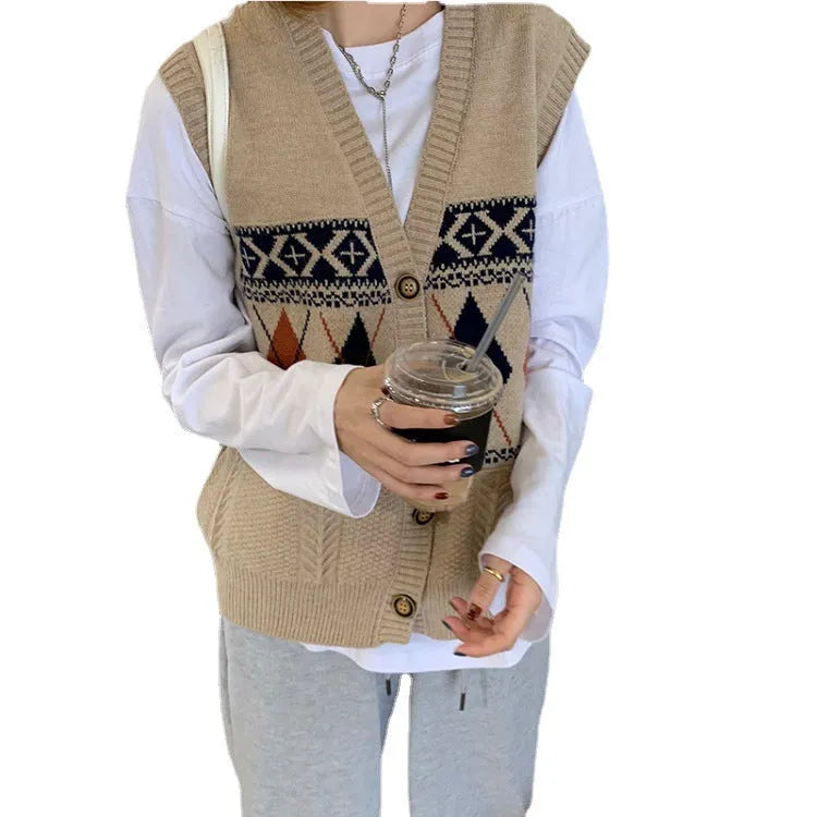 Loose diamond plaid sleeveless cardigan top in khaki colour showing front view