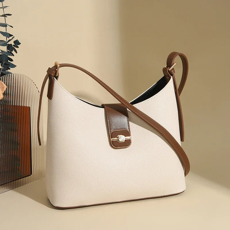 All-matching simple large-capacity bucket bag in black, urban simplicity style with stitching and lock detail