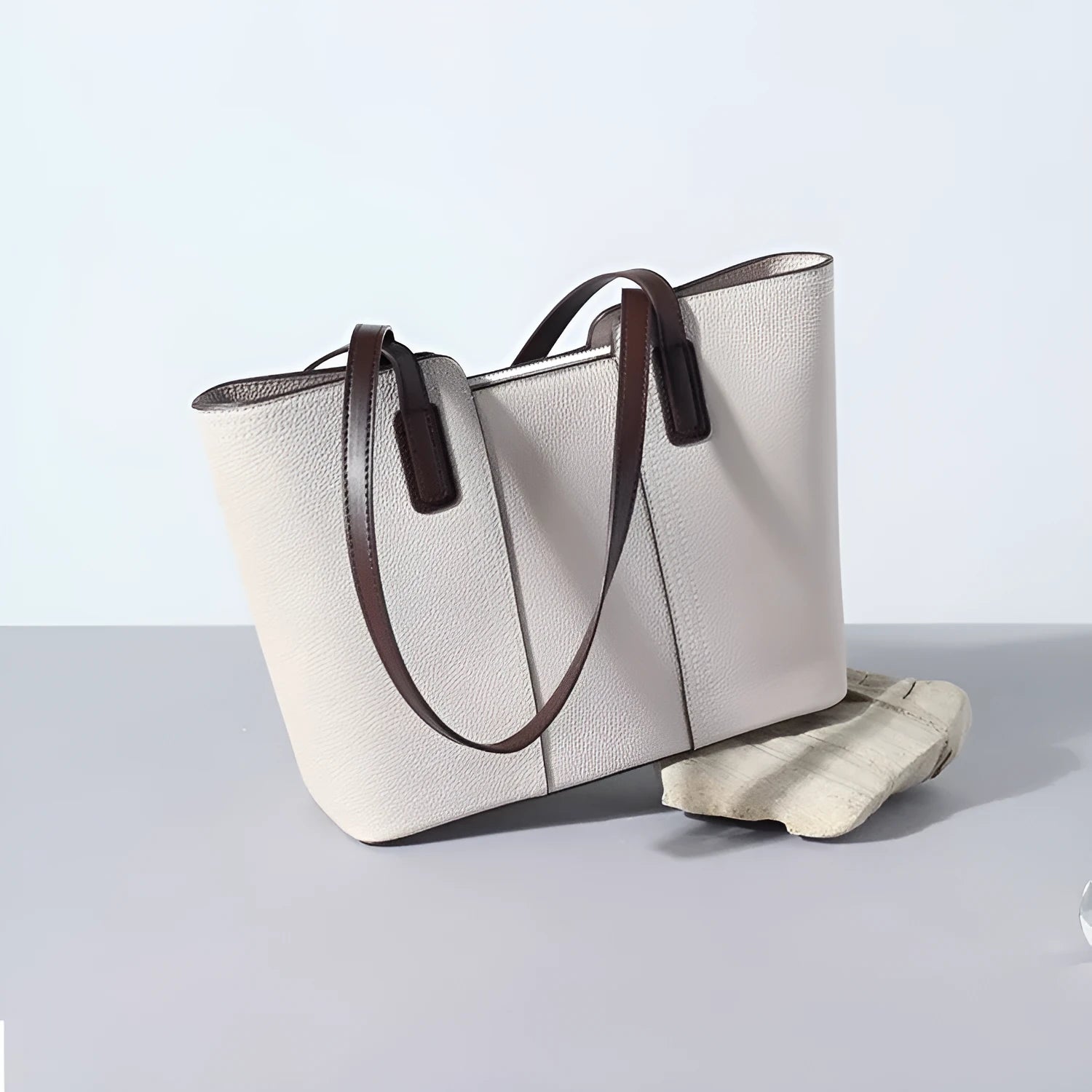Genuine leather women's commuter shoulder bag with internal phone pocket in urban simplicity style