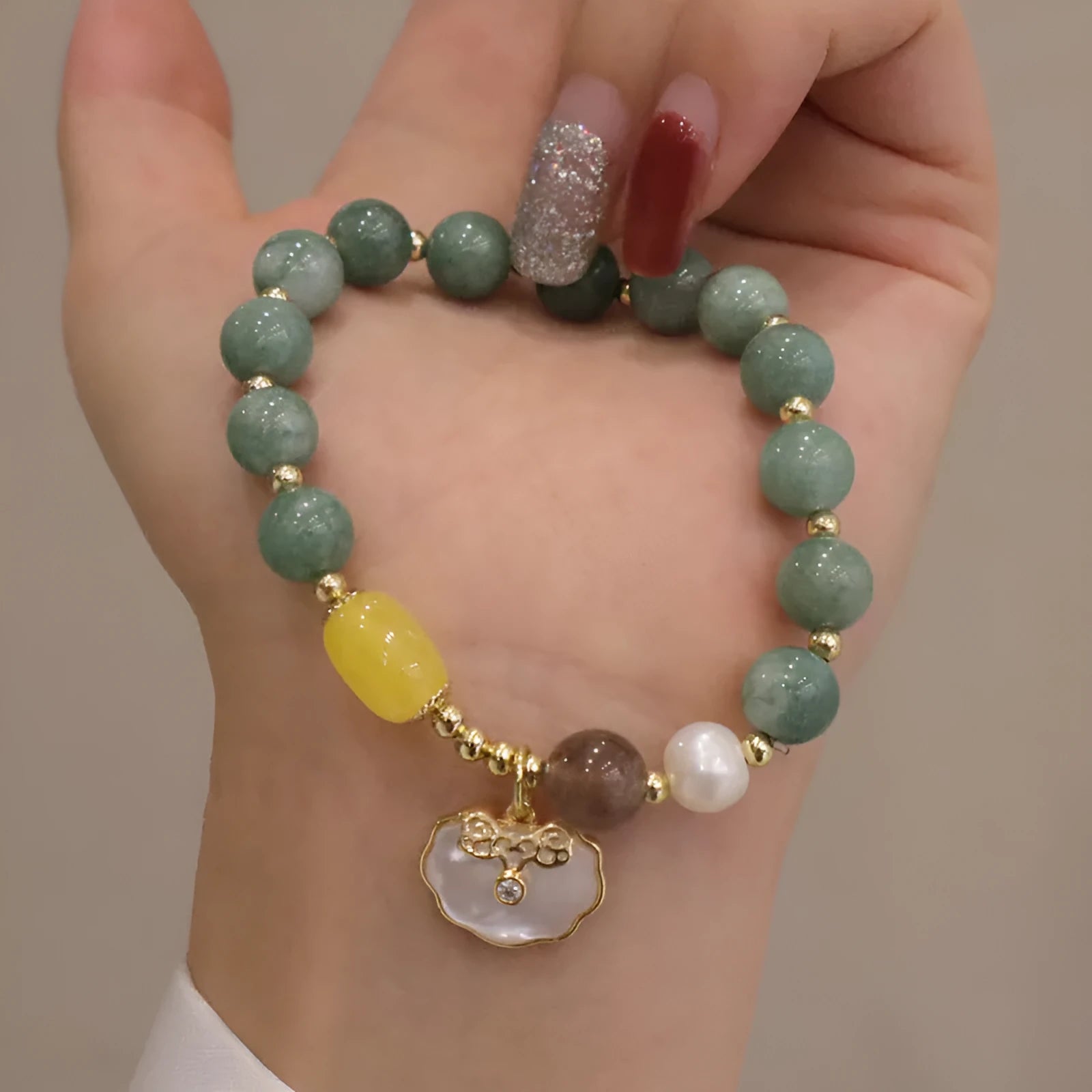 Natural green jade shell bracelet, casual women's jewellery with stone beads and pendant charm