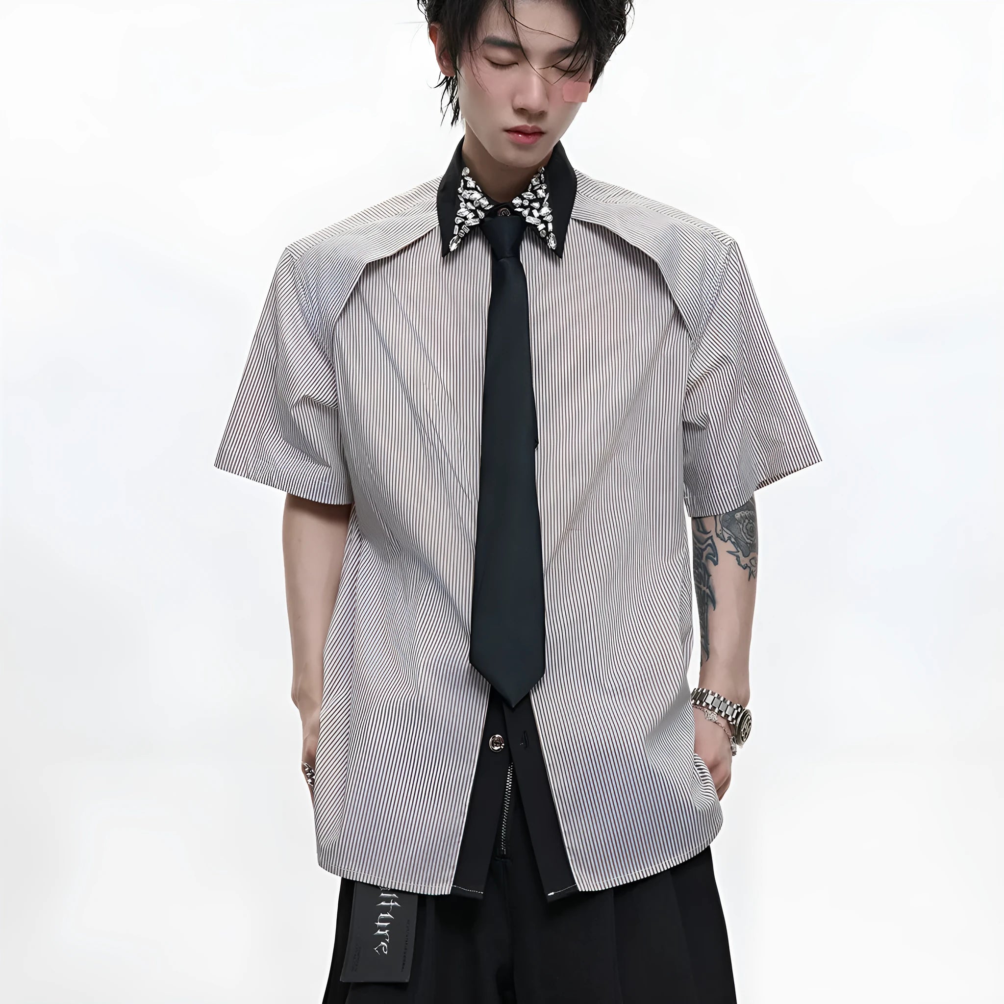 Men's loose fit dual-colour patchwork striped shirt with flip collar in blue