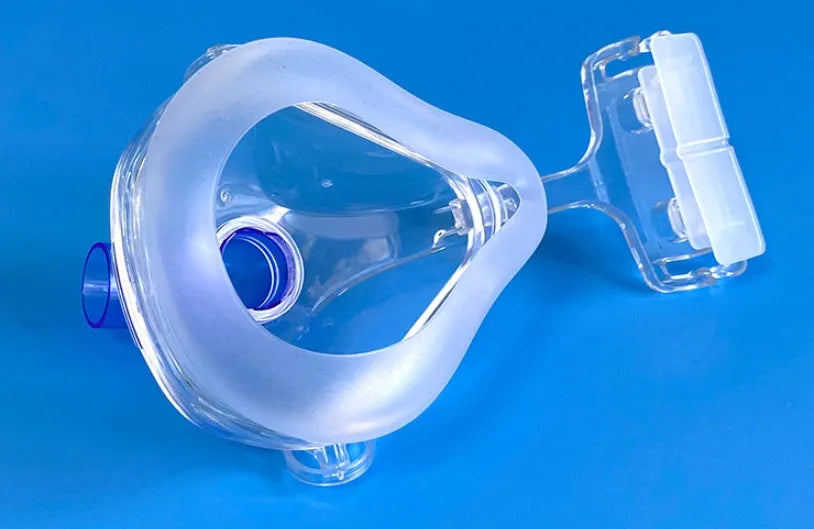 Transparent CPAP breathing mask with silicone seal and complete ventilator accessories kit