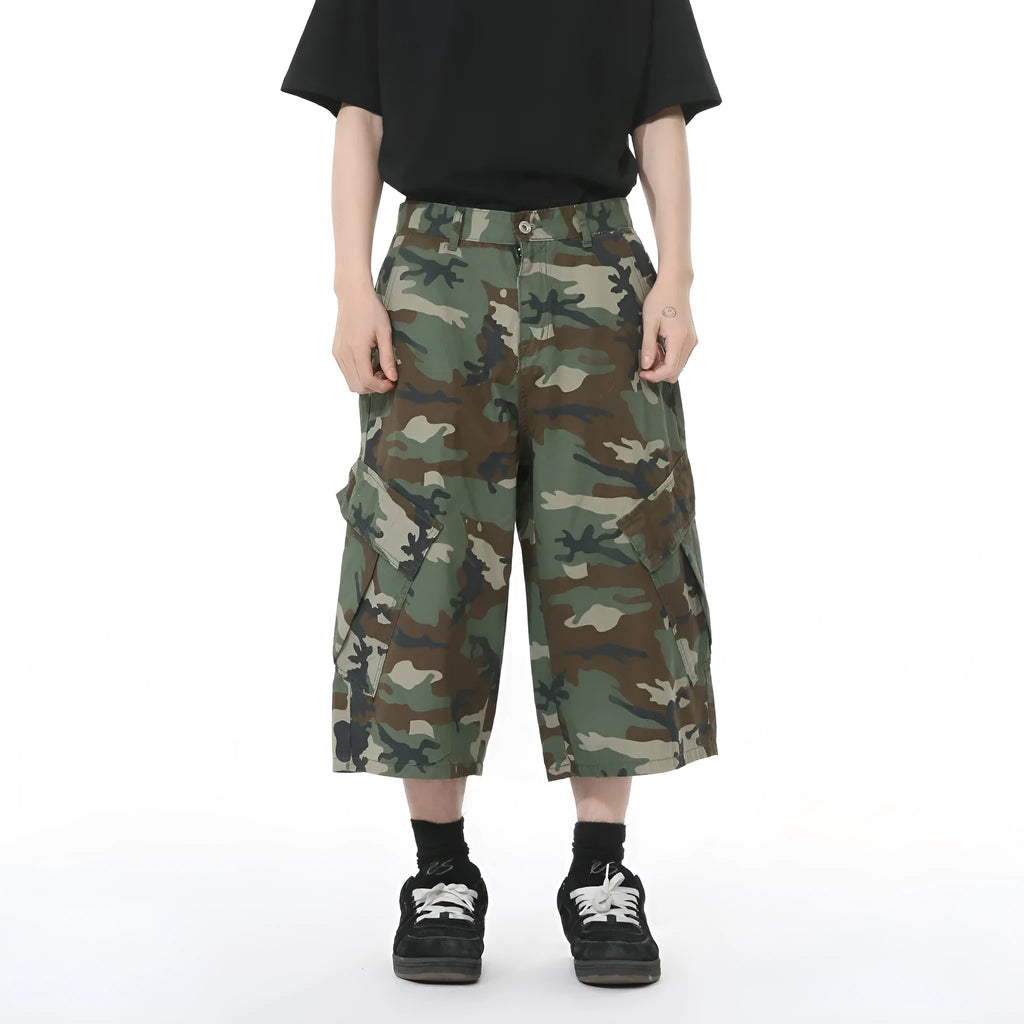 Men's camouflage cotton jeans with wide leg loose fit and large pockets