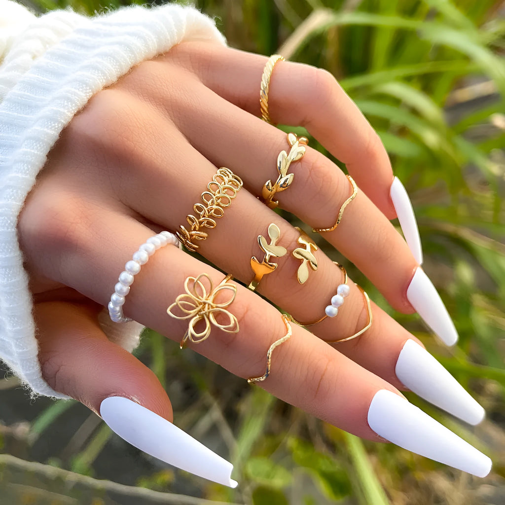 Women's openwork flower ring set with glossy gold finish and floral design