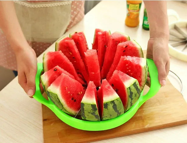 Green multi-function fruit slicer with stainless steel blade for cutting watermelon into 12 slices, 29cm diameter