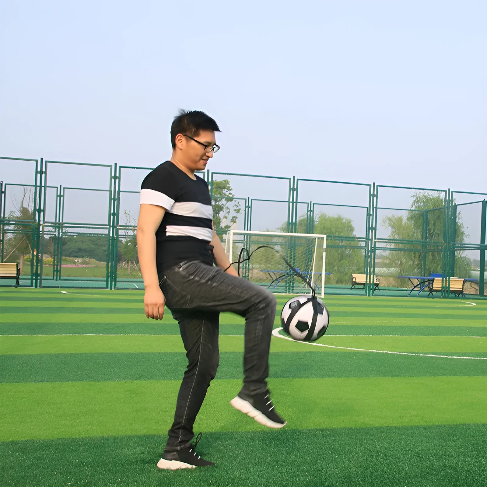 Black football juggling belt with 2 metre static length for rotating solo practice