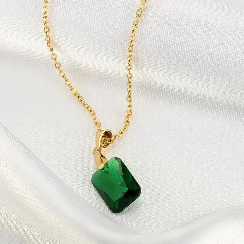 Copper rectangular geometric pendant necklace with quadrilateral design and O-ring chain in XL1006 green colour