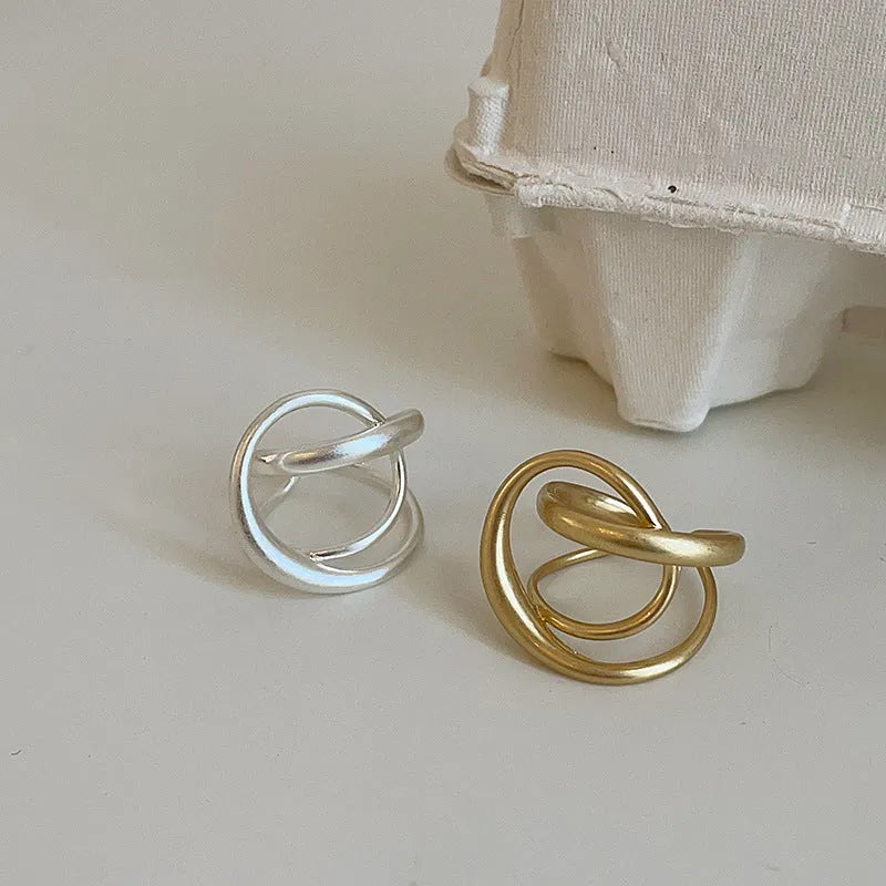 Geometric open ring with three-dimensional interlaced design in matte metal