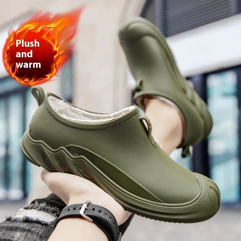 Men's short plastic rain boots in solid colour, casual style, available in sizes 39 to 44