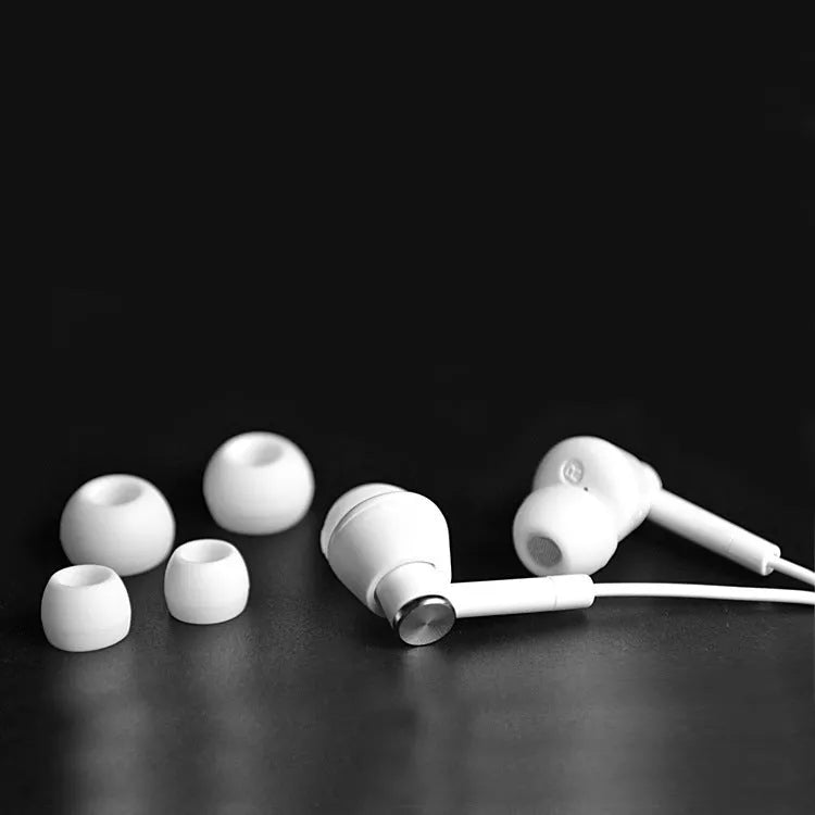 Wired in-ear earphones subwoofer black and white models for computer and phone