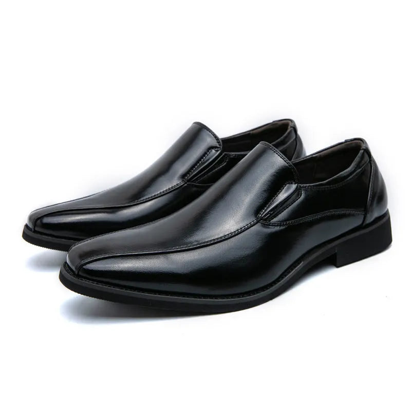 Men's patent leather casual pointed toe shoes in black with rubber sole and flat heel