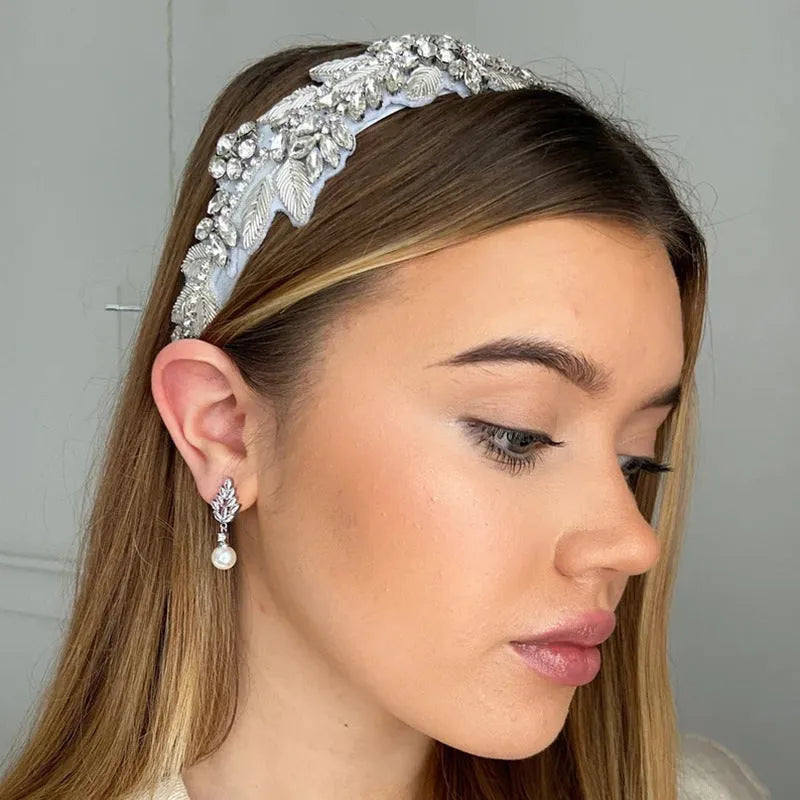Micro geometric flower earrings with zircon accents in gold, platinum and rose gold plating colours
